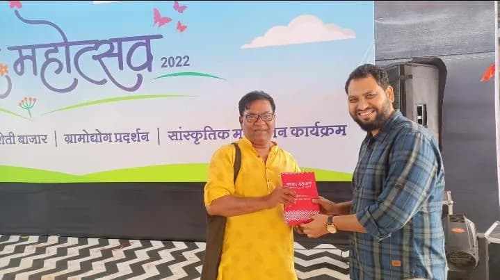 Celebrity visiting Kaka Pedhewale