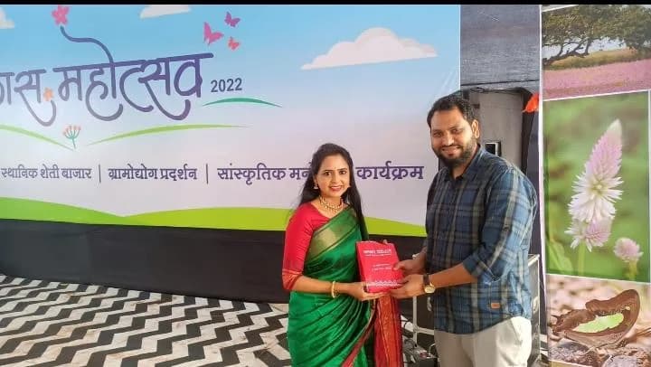 Celebrity visiting Kaka Pedhewale