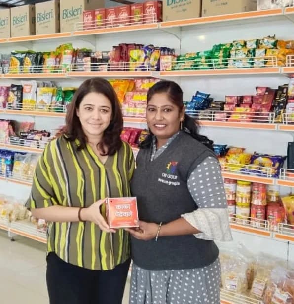 Celebrity visiting Kaka Pedhewale