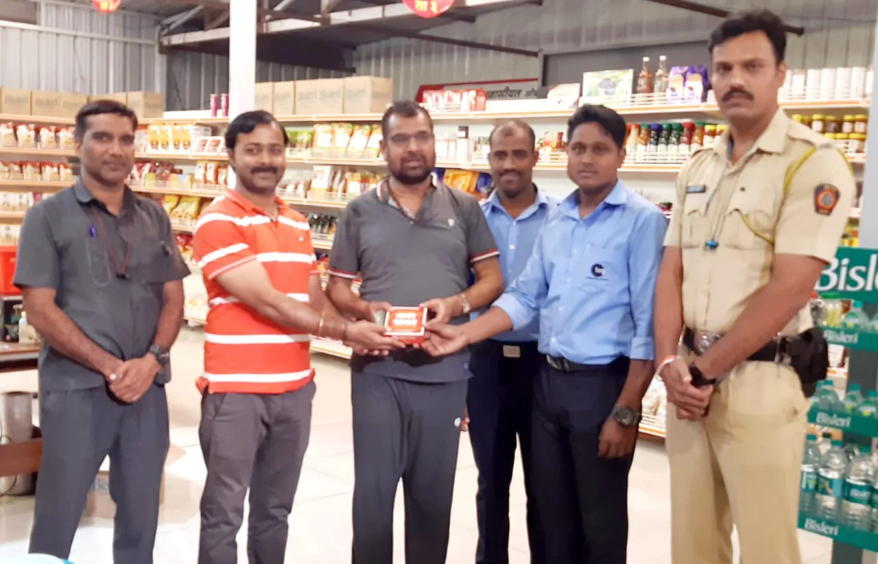 Celebrity visiting Kaka Pedhewale