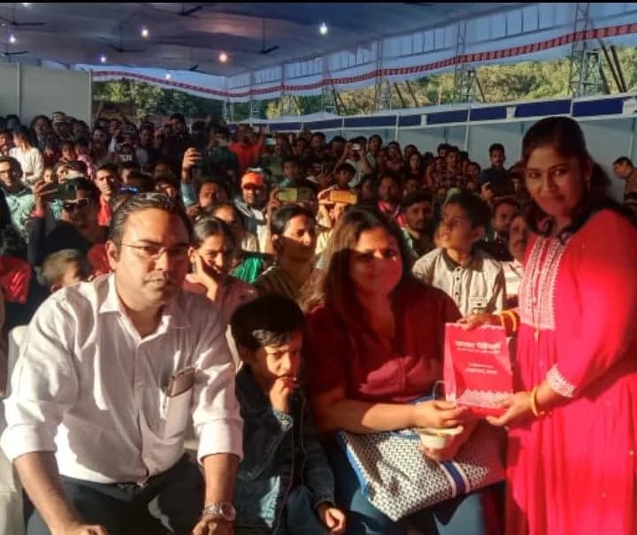 Celebrity visiting Kaka Pedhewale