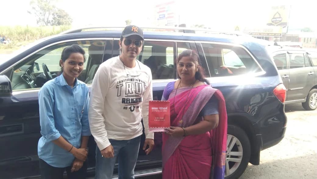 Celebrity visiting Kaka Pedhewale