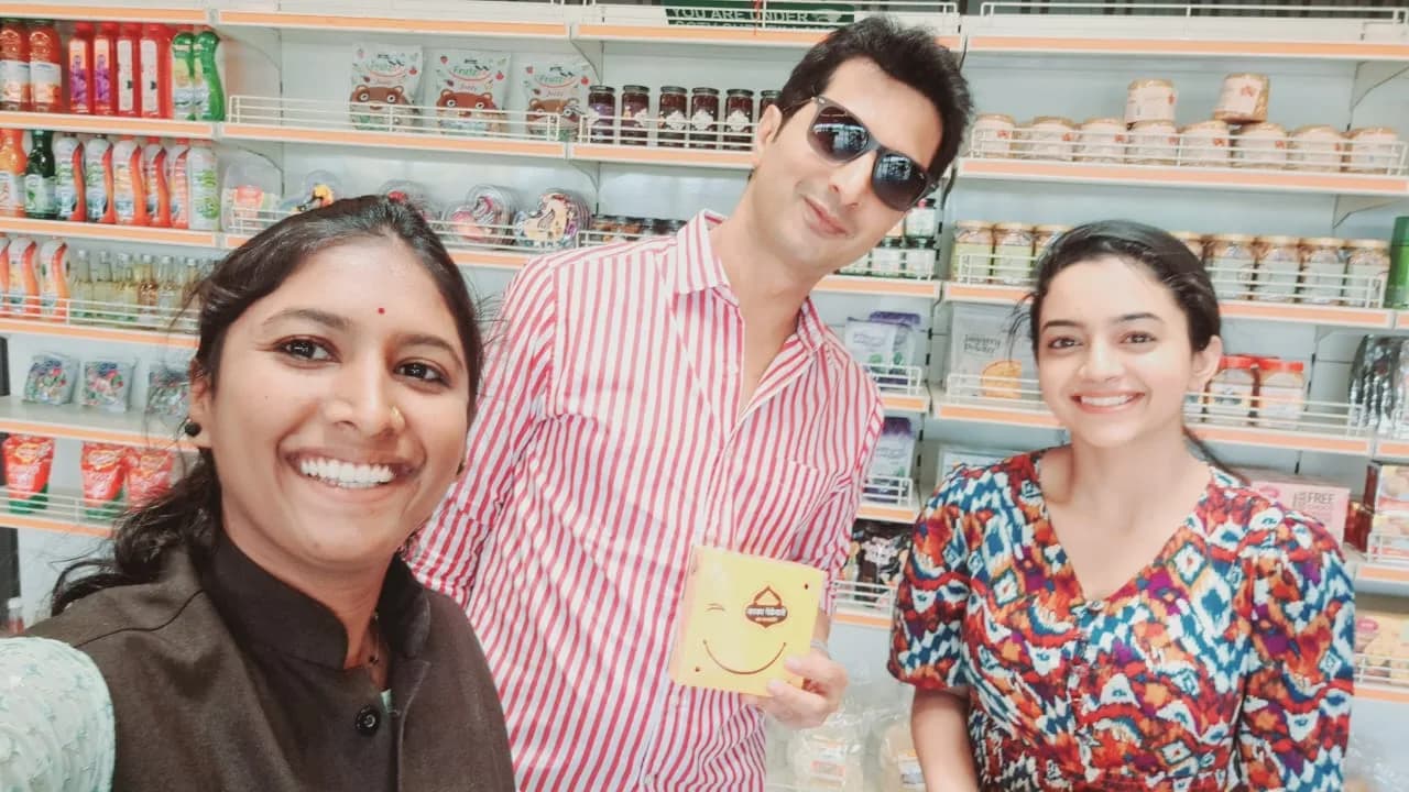 Celebrity visiting Kaka Pedhewale